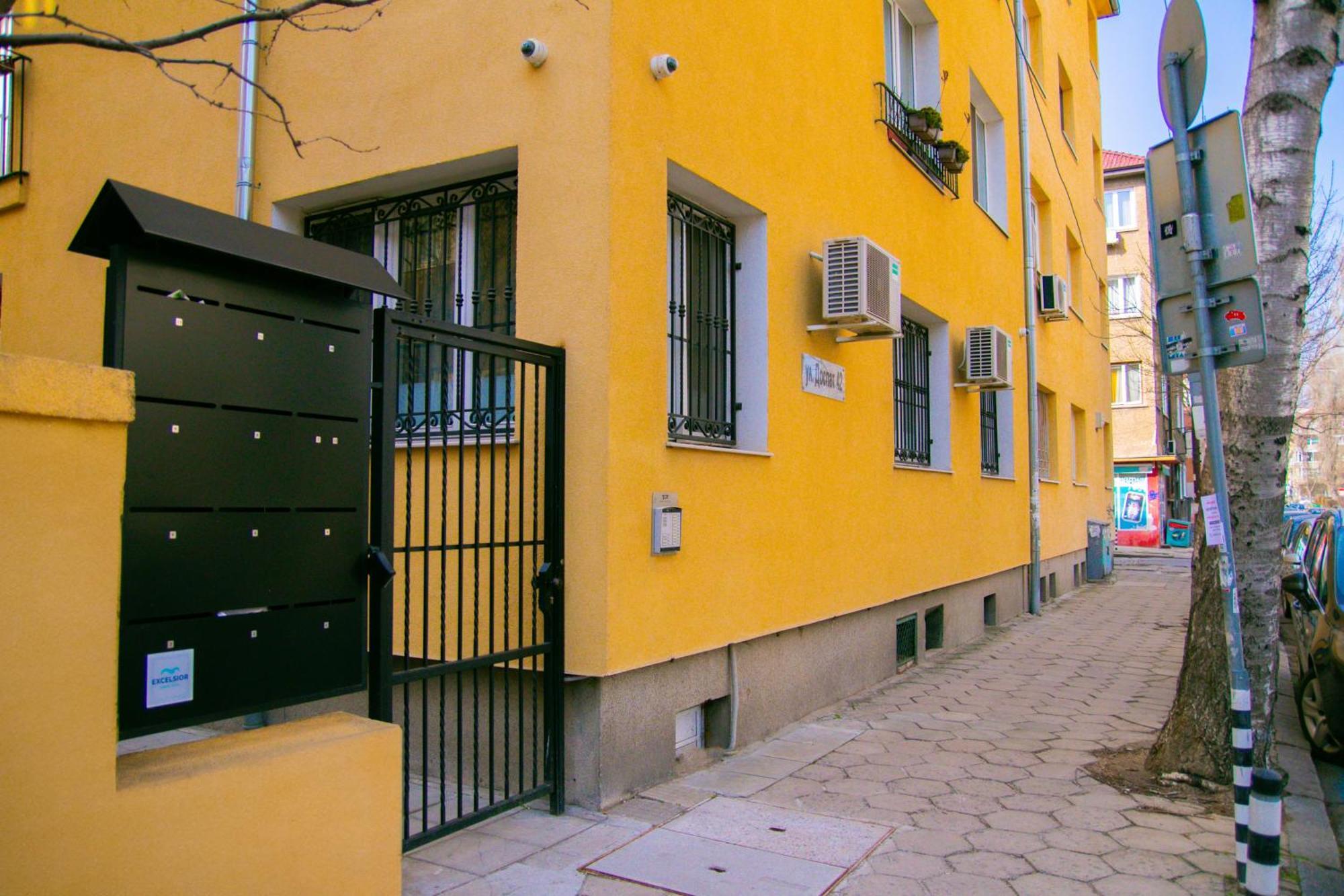 Daire Spacious 1 Bed Flat Near Vitosha Blvd *